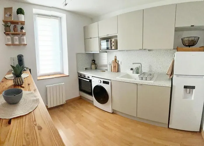 Apparemment A 6 Kilometres Du Pal - Le Cocon De Kenna * Dompierre-sur-Besbre